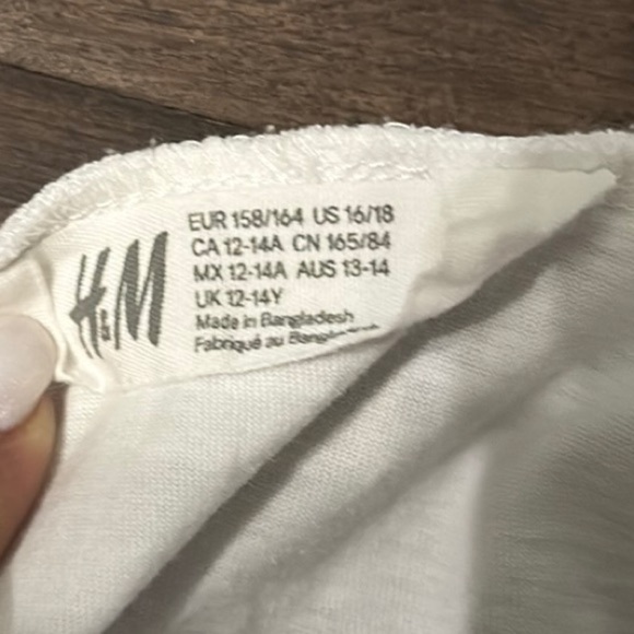 4/$20 H&M White boys Casual Tank Top, size 12-14, soccer team vibes sale - Picture 2 of 5